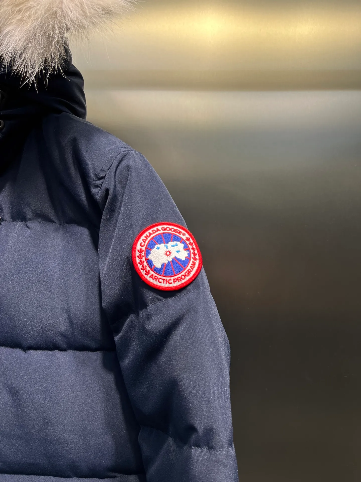 P860 Canada Goose Canada # Expedition04 Parker, a treasure of Canadian origin! Limited supply worldwide! Canada Goose Model 04 is a top-notch couple model, polar cold-proof outdoor series fur collar detachable hooded parka down jacket, the first Goose in 2024. I hope my partners like the top quality, and I hope everyone can evaluate it together! The most popular cool items of the Big Goose family in 2024 are online. The same popular product of Yi Yang Qianxi is said to be a joint limited edition Big Goose that cannot be bought in autumn and winter. If you dislike the sameness of the Big Goose in the past, then this model will definitely give you a different experience! This year's most powerful couple's collection for autumn and winter is online, a top-notch luxurious ready-to-wear style, paired with an outdoor warm down jacket with great style and charm! The most standard and classic items of the Daye family in the past two years are equipped with unique reflective stripes for embellishment, which further shows the high-end fashion performance effect. With the embellishment of hardware buckles, it has excellent performance effect. The upper body is clean, simple and elegant, even for urban leisure. It is suitable for various occasions. Designed with large pockets, this model has a large capacity and is equipped with reflective stripes, making it safer at night. It is suitable for various adventure activities. It is made of windproof and waterproof technical materials. The interior is filled with full white duck down, which is absolutely cold-proof and warm. It also has a stand-up collar design and fine fluff at the collar, with meticulous attention to detail! The charm of this model is also more spiritual, and the upper body has more temperament and specifications. It perfectly shows the ultra-high standard of fashionable performance of this model, integrating outdoor and life, and you can even create high-street wear! The most pinnacle limited-edition goose that we have presented so far, both in terms of design and detailed materials, it is completely outstanding. The grand and evergreen version design is matched with cool reflective elements. The overall appearance can be said to be quite high, and it has that kind of powerful outdoor performance! It combines high-end casual attributes with high-street style. It is high-grade, domineering, warm, and beautiful. The visibility of the upper body is quite strong, and the configuration of the owl element is highly brand-recognizable. It fully complements the overall brand performance and visual effects, and also has the high-end sense of fashion and fashionable performance. It is a must-buy product because it is the most awesome down brand on the planet and one of Canada's three national treasure brands. It is also a sentimental down luxury brand. In the field of polar cold-proof clothing, Goose has made an irreplaceable contribution... Size: xs s m l xl